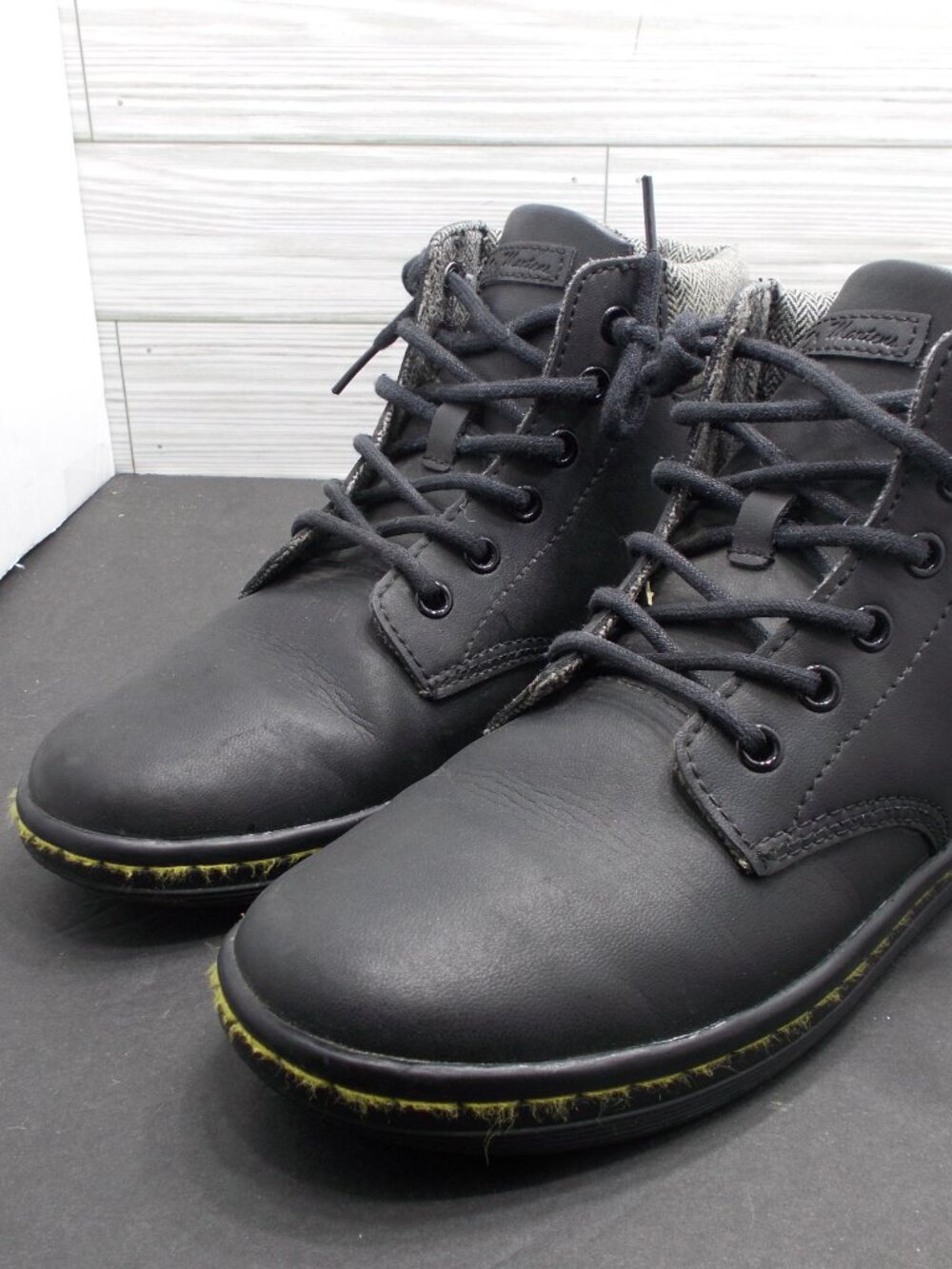 Dr. Martens Maelly Womens 7 Black Herringbone Collar Leather Ankle Boots